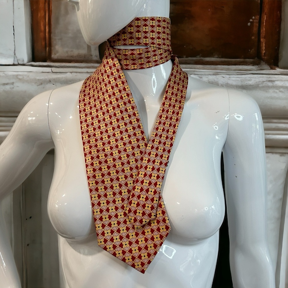 10/10 Vintage Pierre Cardin Silk Tie